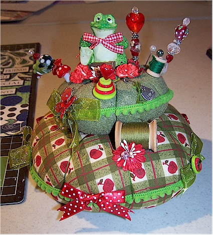 Frog pincushion
