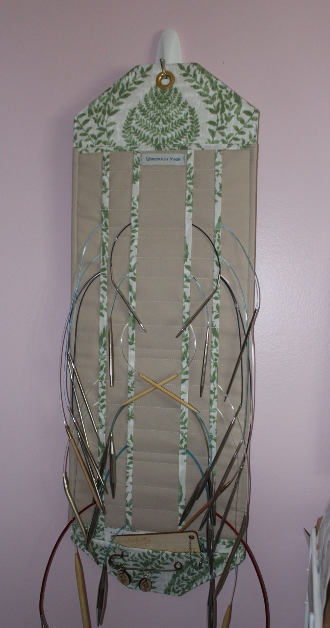 circular needle holder with needles 1